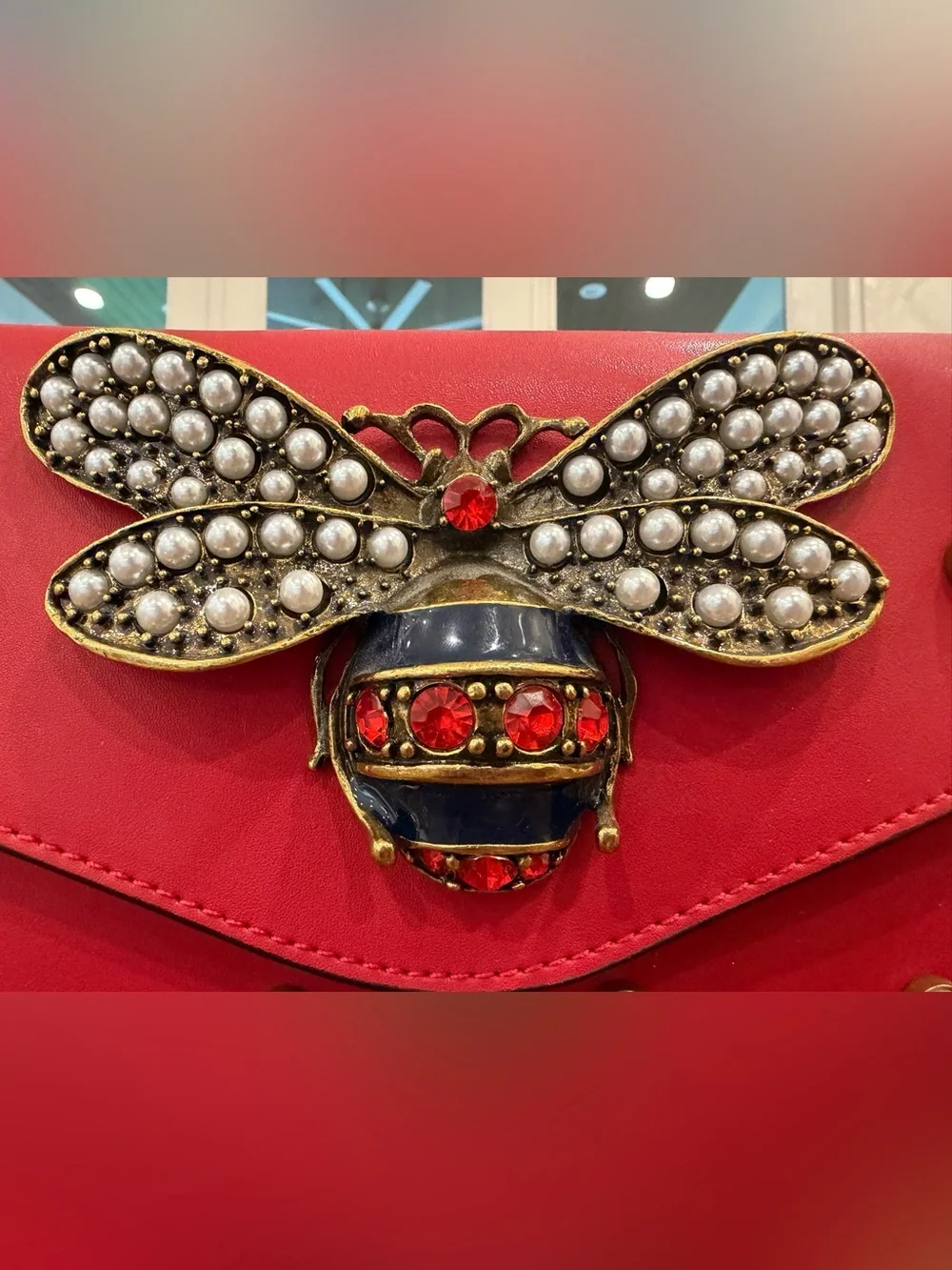 Red Pearl-Studded Bee Accent Chain Shoulder Bag